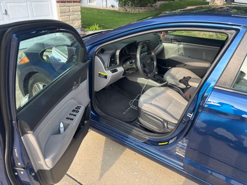 Used 2017 Hyundai Elantra SE FWD image 11