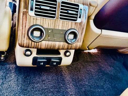 Used 2018 Land Rover Range Rover HSE image 10