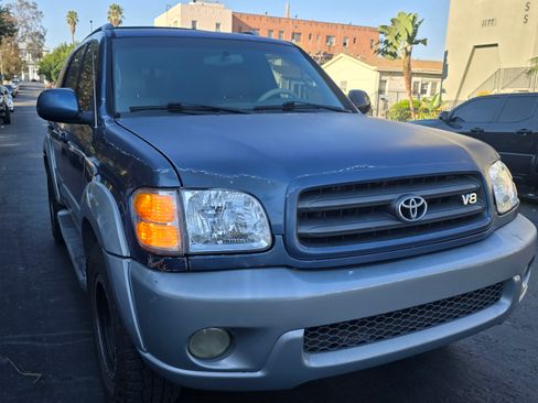 Used 2004 Toyota Sequoia SR5 image 4