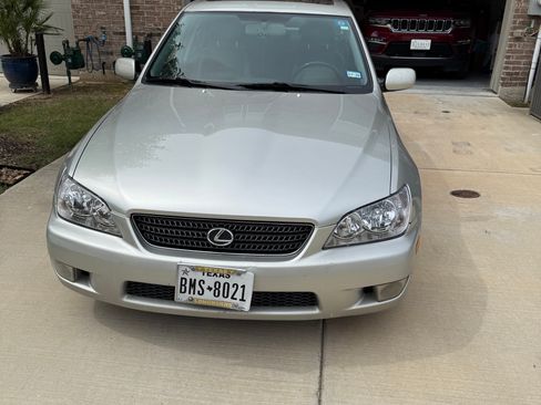 Used 2005 Lexus IS 300 image 2