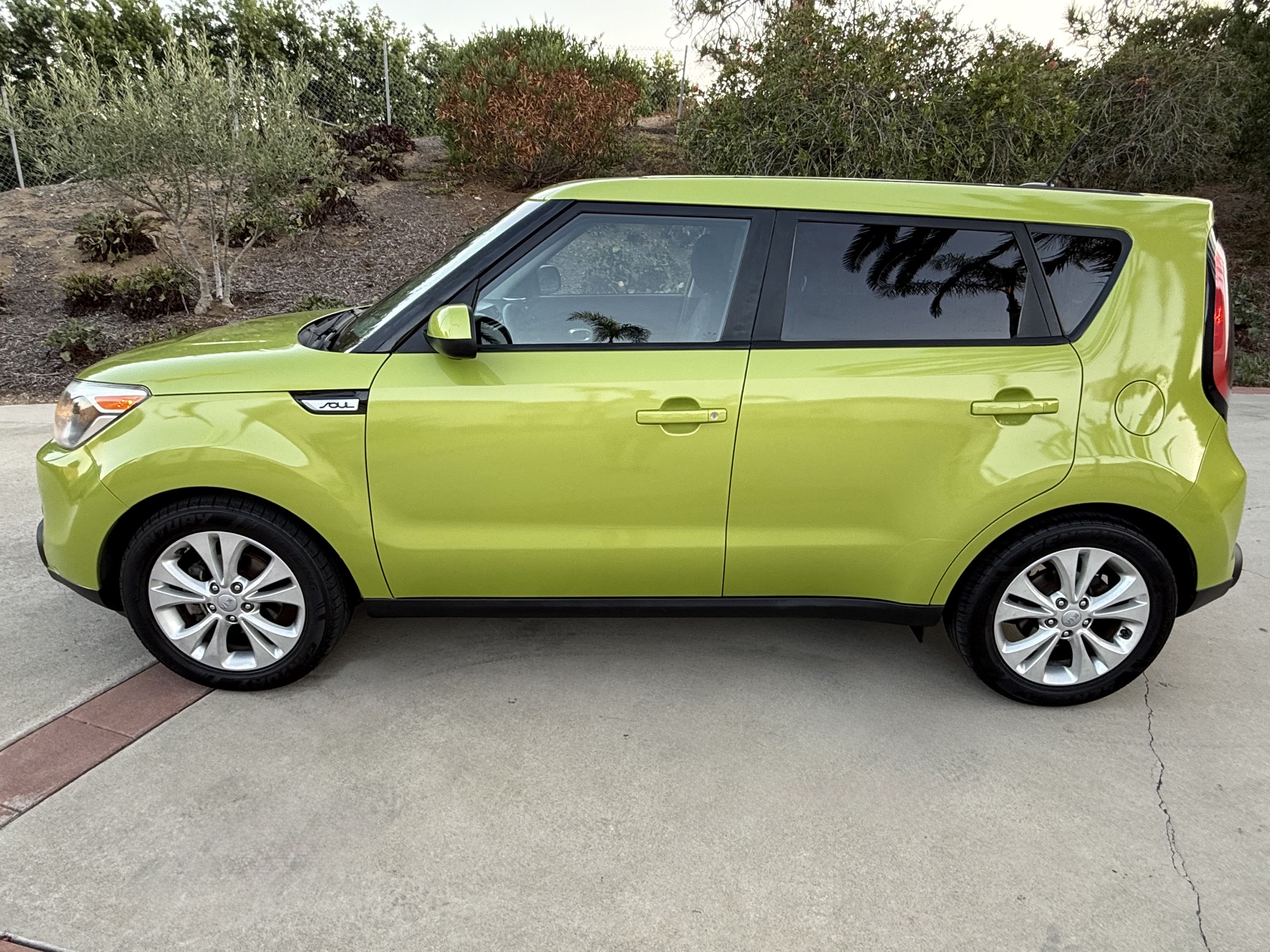 Used 2015 Kia Soul + FWD image 10