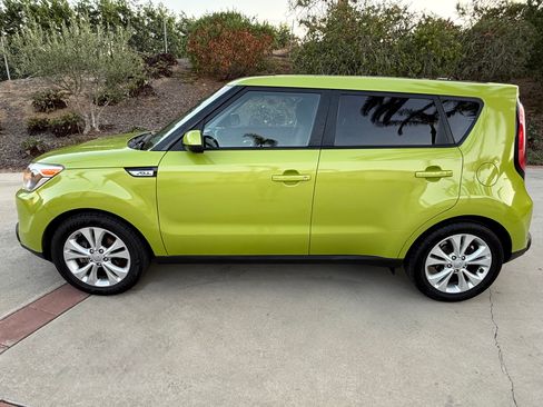 Used 2015 Kia Soul + FWD image 10