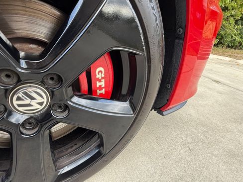 Used 2017 Volkswagen GTI SE image 6