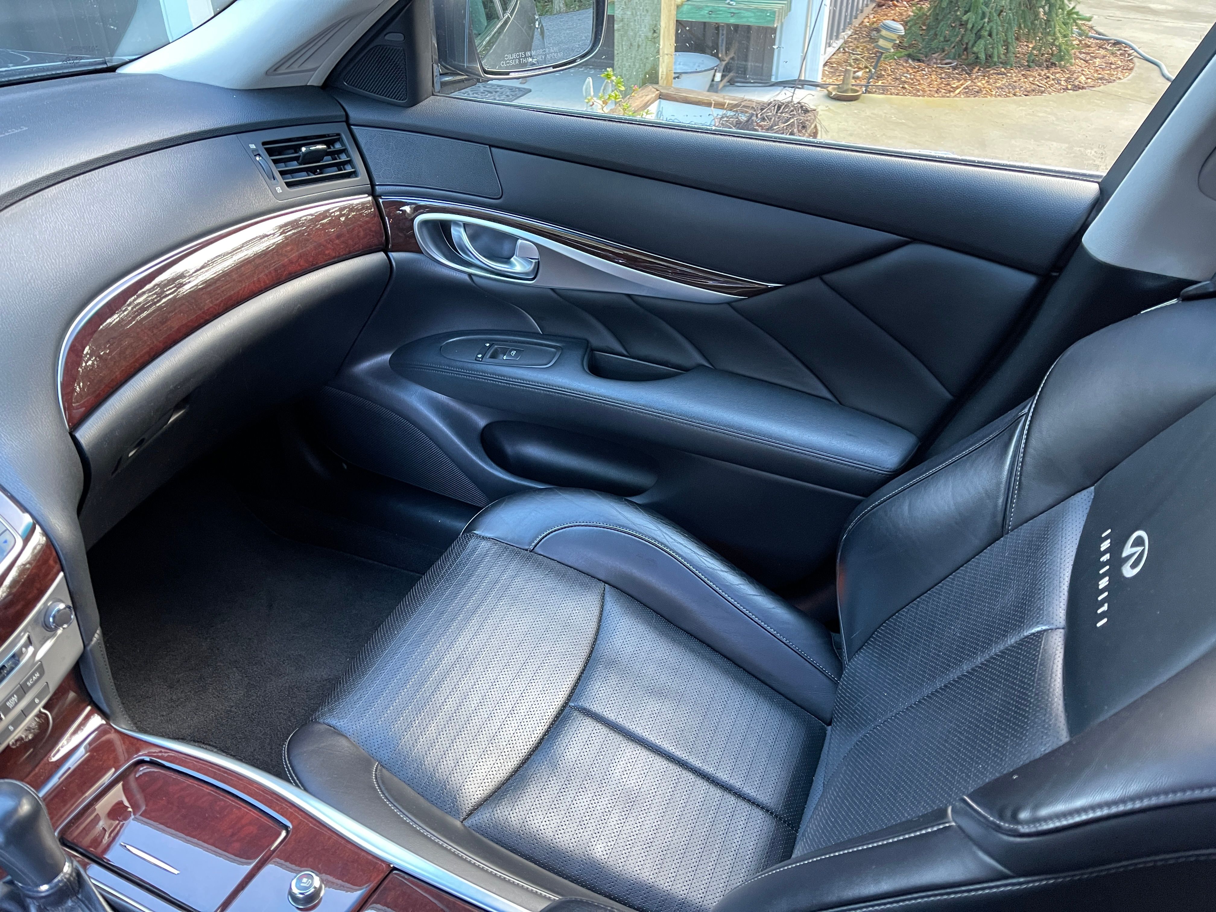 Used 2011 INFINITI M37 w/ Sport Pkg RWD image 11