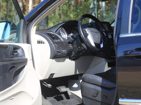 Used 2012 Chrysler Town & Country Touring w/ Entertainment Group #1 image 10