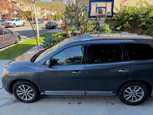 Used 2013 Nissan Pathfinder SL w/ Trailer Tow Pkg image 11