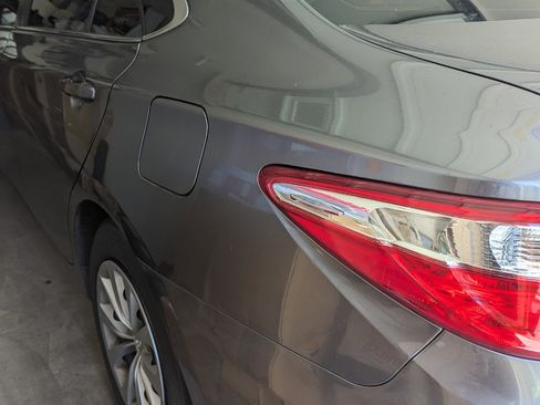 Used 2015 Toyota Camry LE image 2