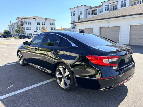 Used 2019 Honda Accord Touring image 10