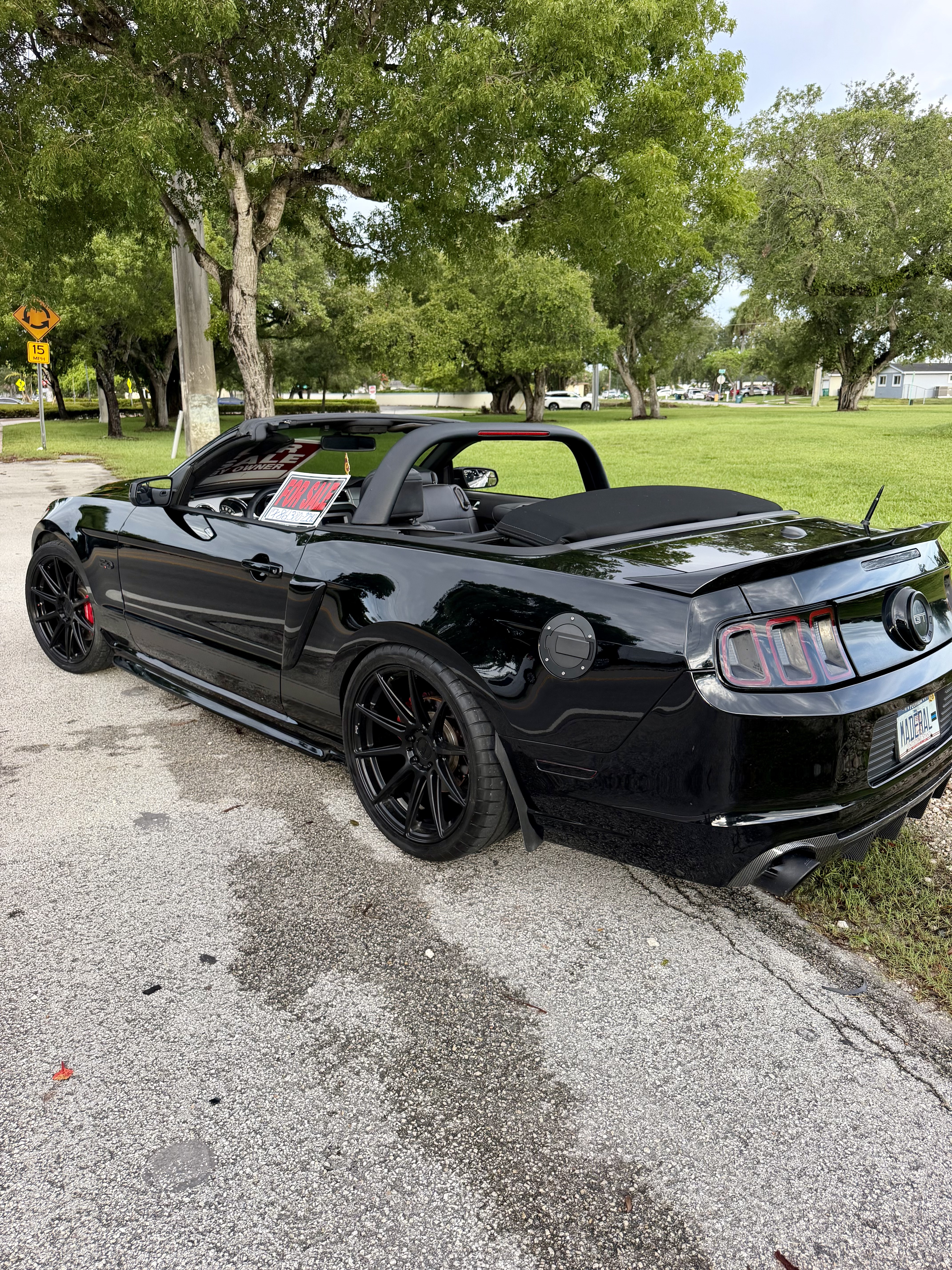 Used 2014 Ford Mustang GT Premium w/ Comfort Package RWD image 4