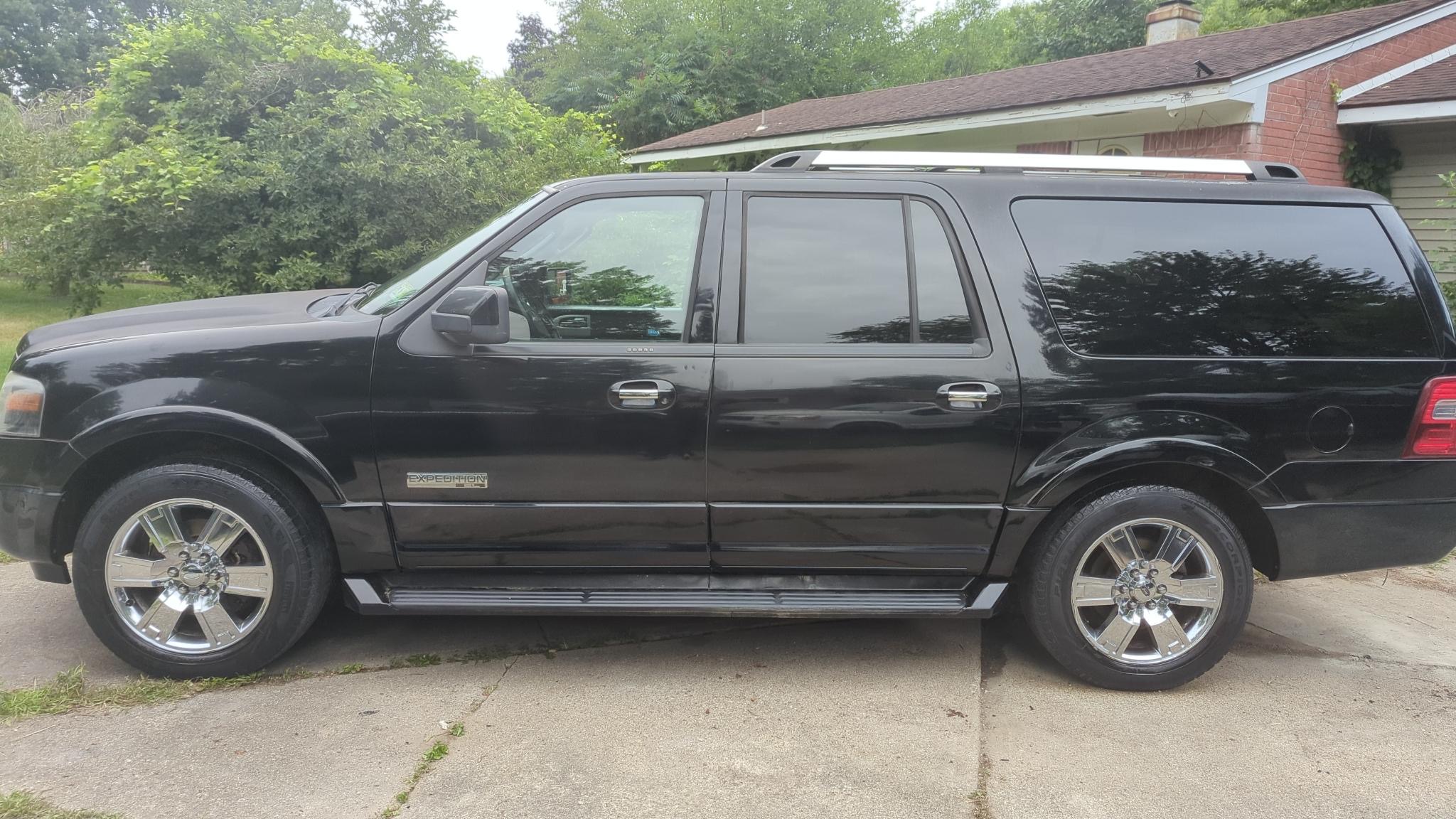 Used 2008 Ford Expedition EL Limited AWD/4WD image 2