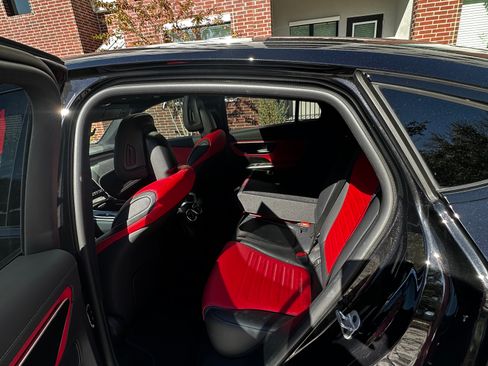 Used 2025 Mercedes-Benz GLC 300 4MATIC image 6