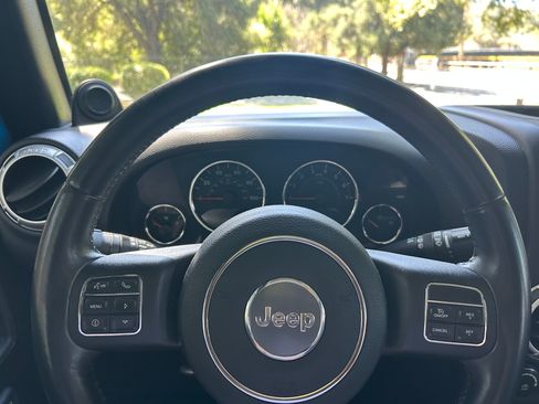 Used 2014 Jeep Wrangler Unlimited Sahara w/ Connectivity Group image 28