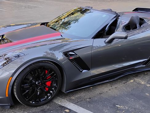 Used 2016 Chevrolet Corvette Z06 w/ 3LZ Preferred Equipment Group image 2