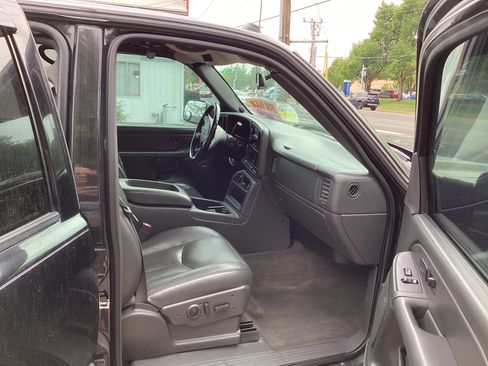 Used 2005 Chevrolet Silverado 2500 LT w/ Heavy-Duty Power Package image 10