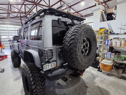 Used 2013 Jeep Wrangler Unlimited Rubicon w/ Connectivity Group image 16