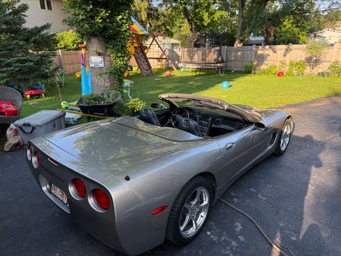 Used 2000 Chevrolet Corvette Convertible w/ Performance Handling Pkg RWD image 9