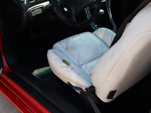 Used 1998 Ford Mustang GT RWD image 13