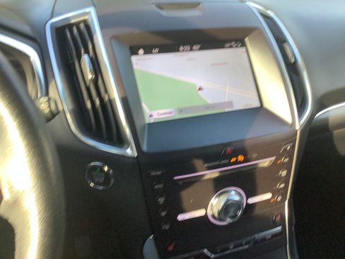 Used 2019 Ford Edge Titanium image 12