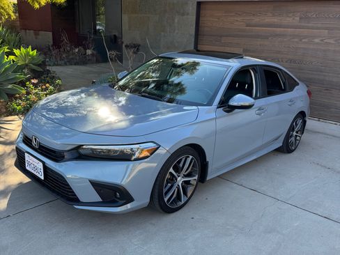 Used 2024 Honda Civic Touring image 2