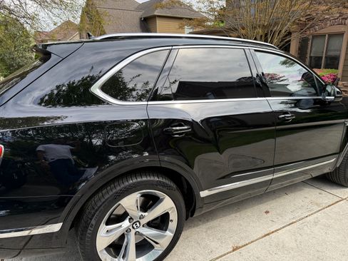 Used 2017 Bentley Bentayga image 6