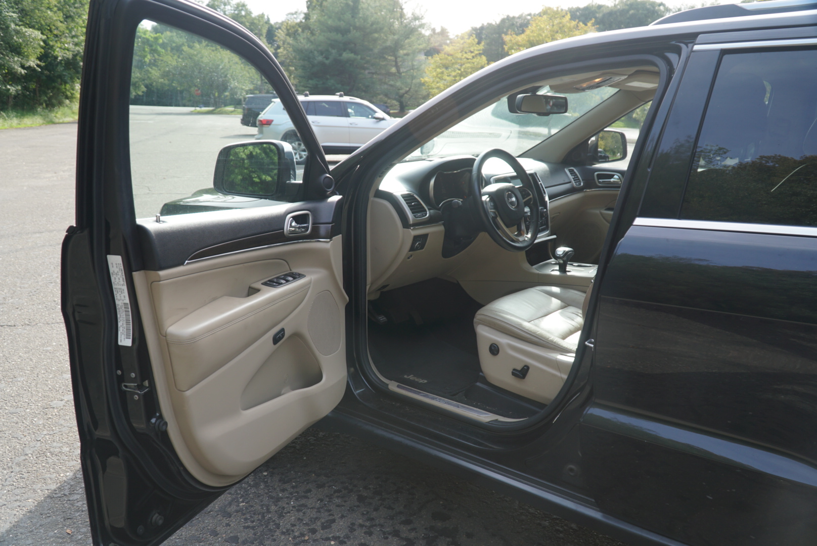 Used 2014 Jeep Grand Cherokee Limited AWD/4WD image 13