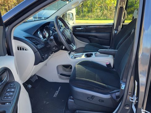 Used 2012 Dodge Grand Caravan SXT image 12