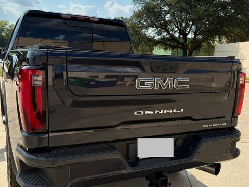 Used 2024 GMC Sierra 2500 Denali Ultimate image 5