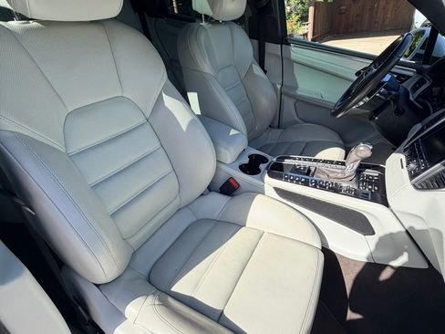 Used 2015 Porsche Macan Turbo AWD/4WD image 23