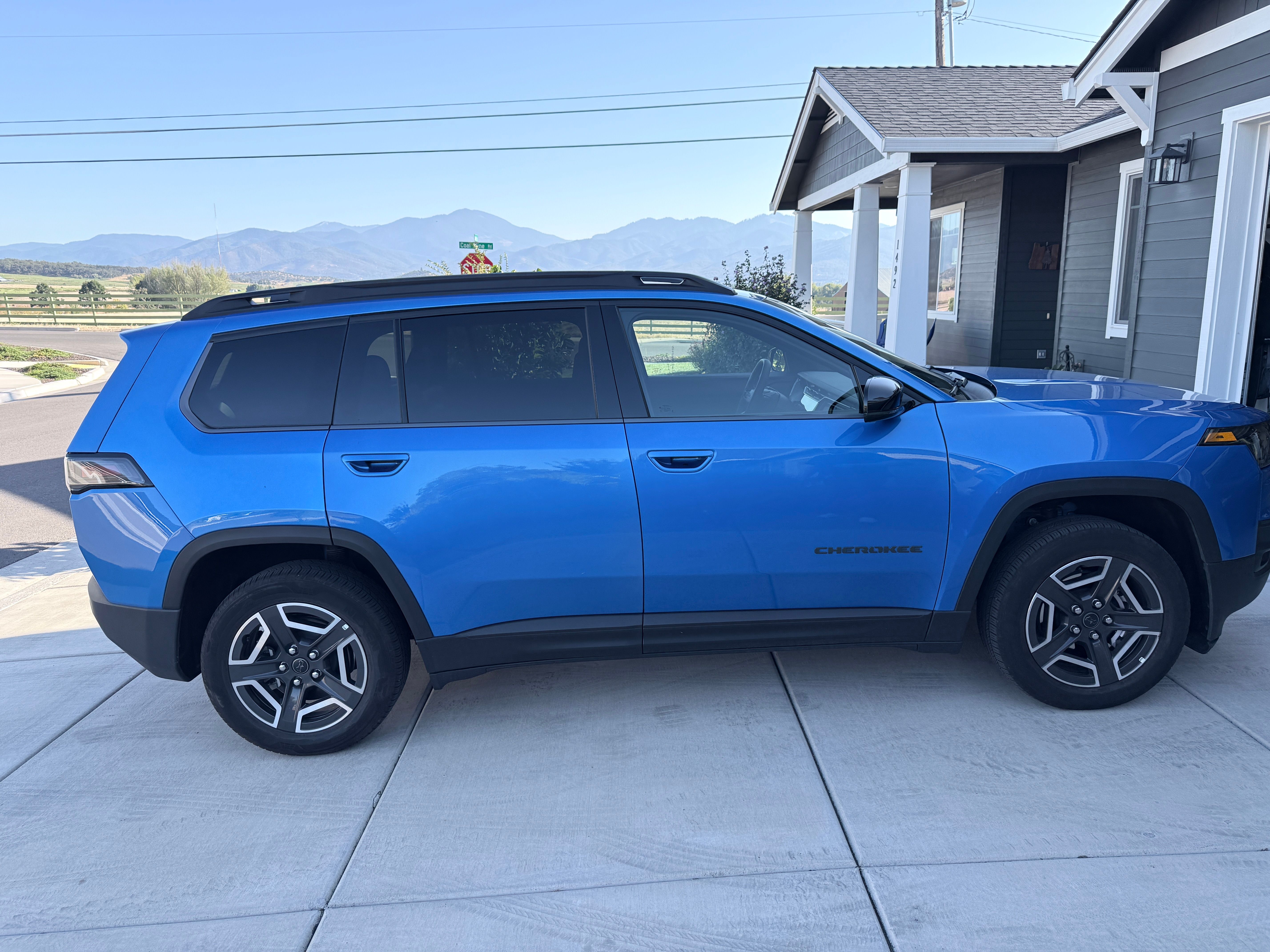 Used 2026 Jeep Cherokee Limited AWD/4WD image 5