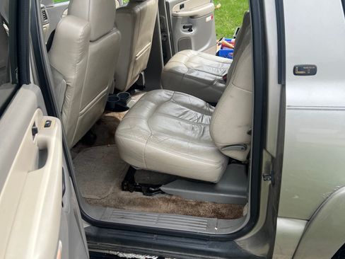 Used 2001 Chevrolet Suburban LT w/ LT Preferred Equipment Group image 11