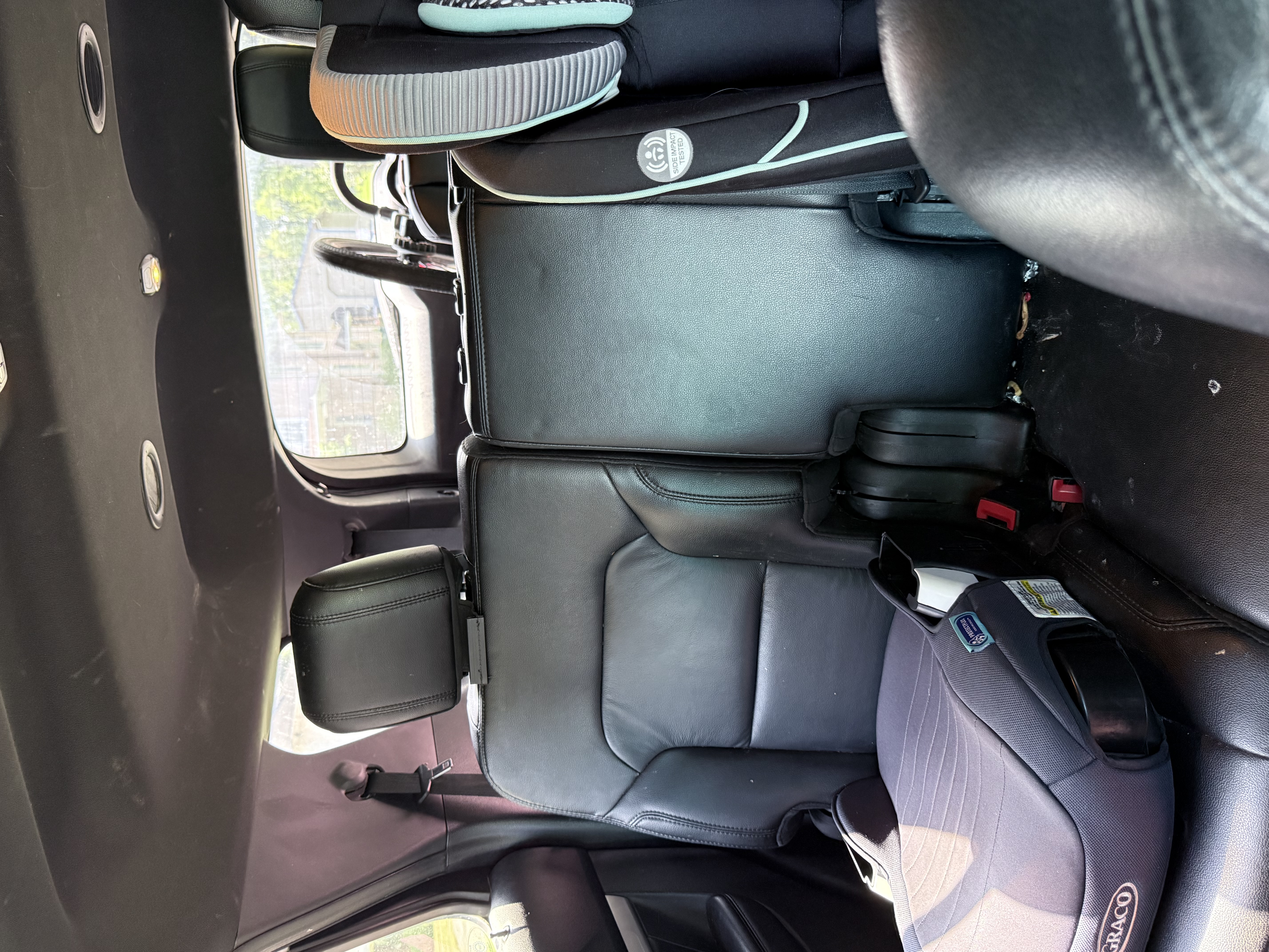 Used 2017 Ford Explorer XLT w/ Equipment Group 202A FWD image 5