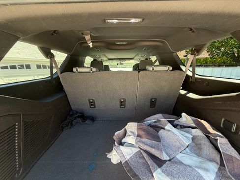 Used 2021 Chevrolet Suburban Z71 w/ Luxury Package AWD/4WD image 15