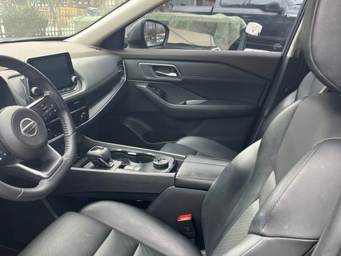 Used 2021 Nissan Rogue SV w/ Premium Package image 6