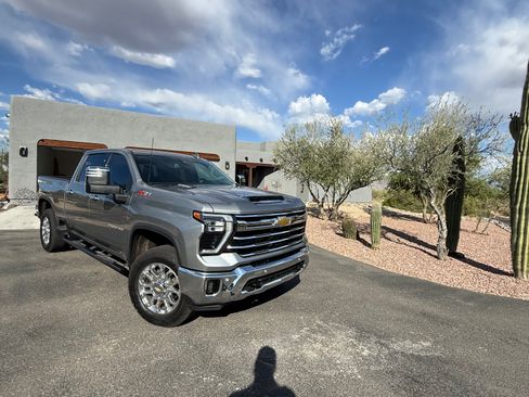 Used 2025 Chevrolet Silverado 2500 LTZ w/ LTZ Convenience Package AWD/4WD image 4