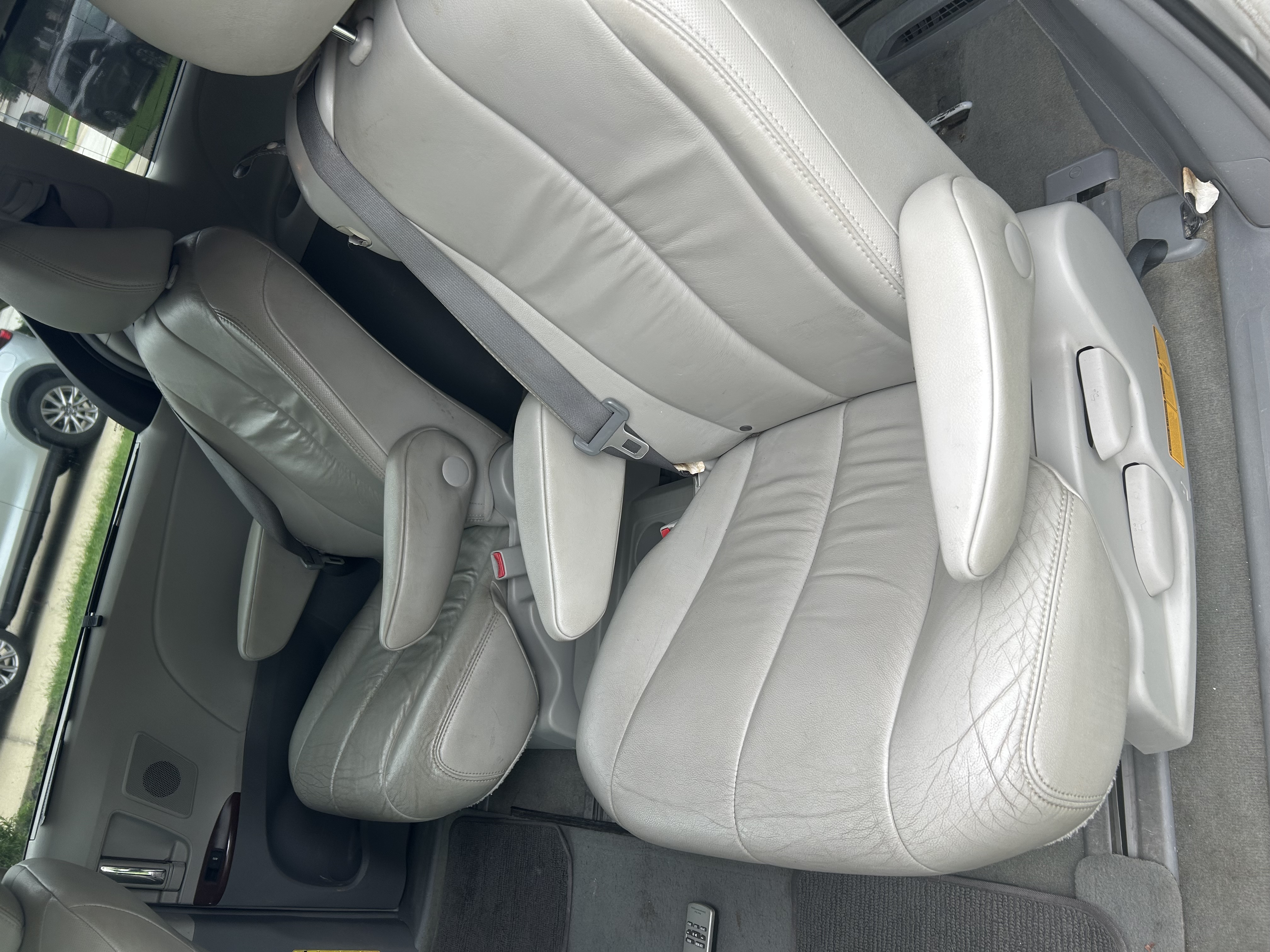Used 2011 Toyota Sienna XLE w/ Premium Pkg FWD image 11