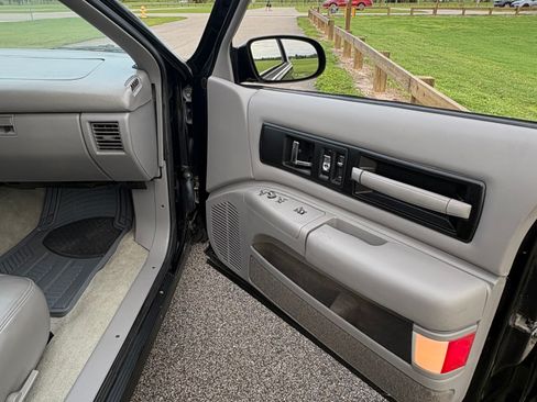 Used 1996 Chevrolet Impala SS image 13