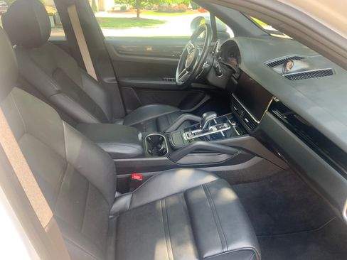 Used 2021 Porsche Cayenne S AWD/4WD image 9