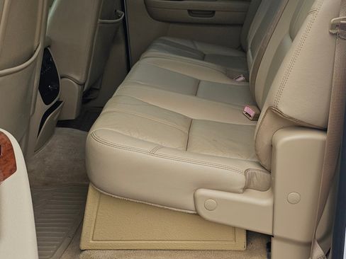 Used 2007 GMC Sierra 2500 SLT w/ Z71 Off-Road Package image 11