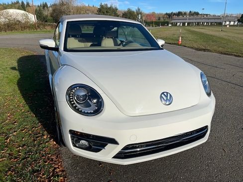 Used 2019 Volkswagen Beetle 2.0T SE image 6
