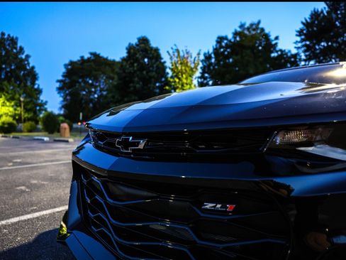 Used 2019 Chevrolet Camaro ZL1 RWD image 4