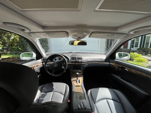 Used 2009 Mercedes-Benz E 350 Sedan image 11