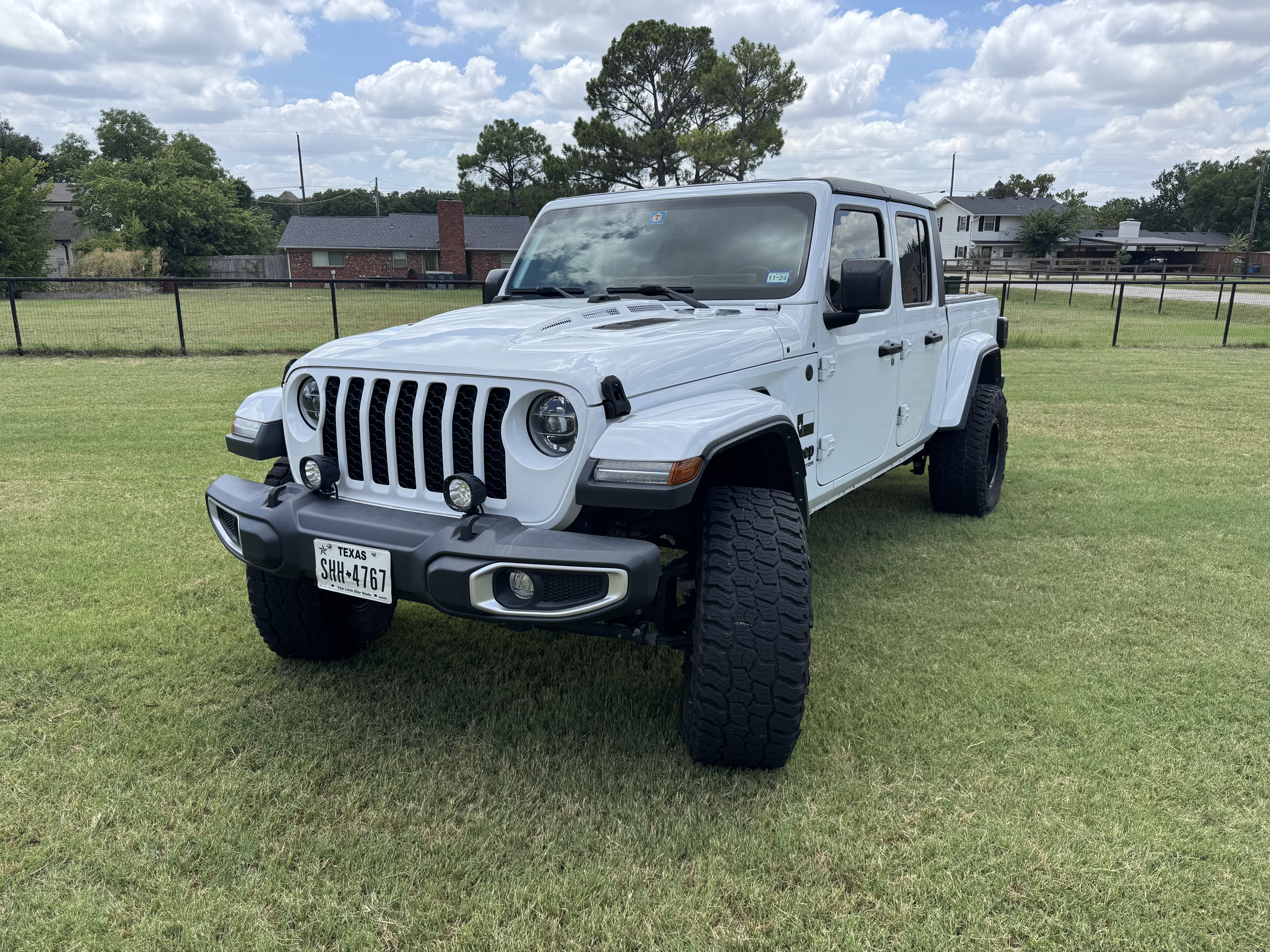 Used 2022 Jeep Gladiator Sport AWD/4WD image 4