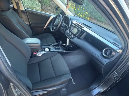 Used 2018 Toyota RAV4 LE w/ Carpet Mat Package image 13