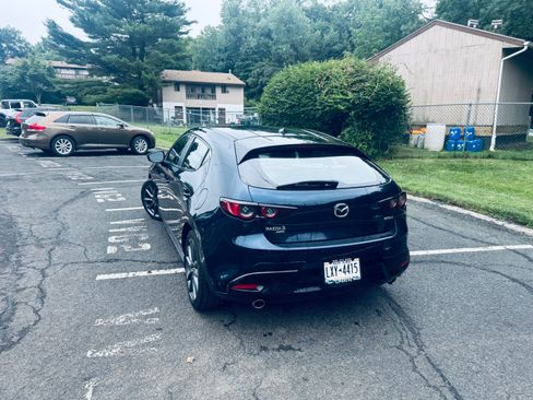 Used 2019 MAZDA MAZDA3 AWD Hatchback w/ Preferred Pkg image 2