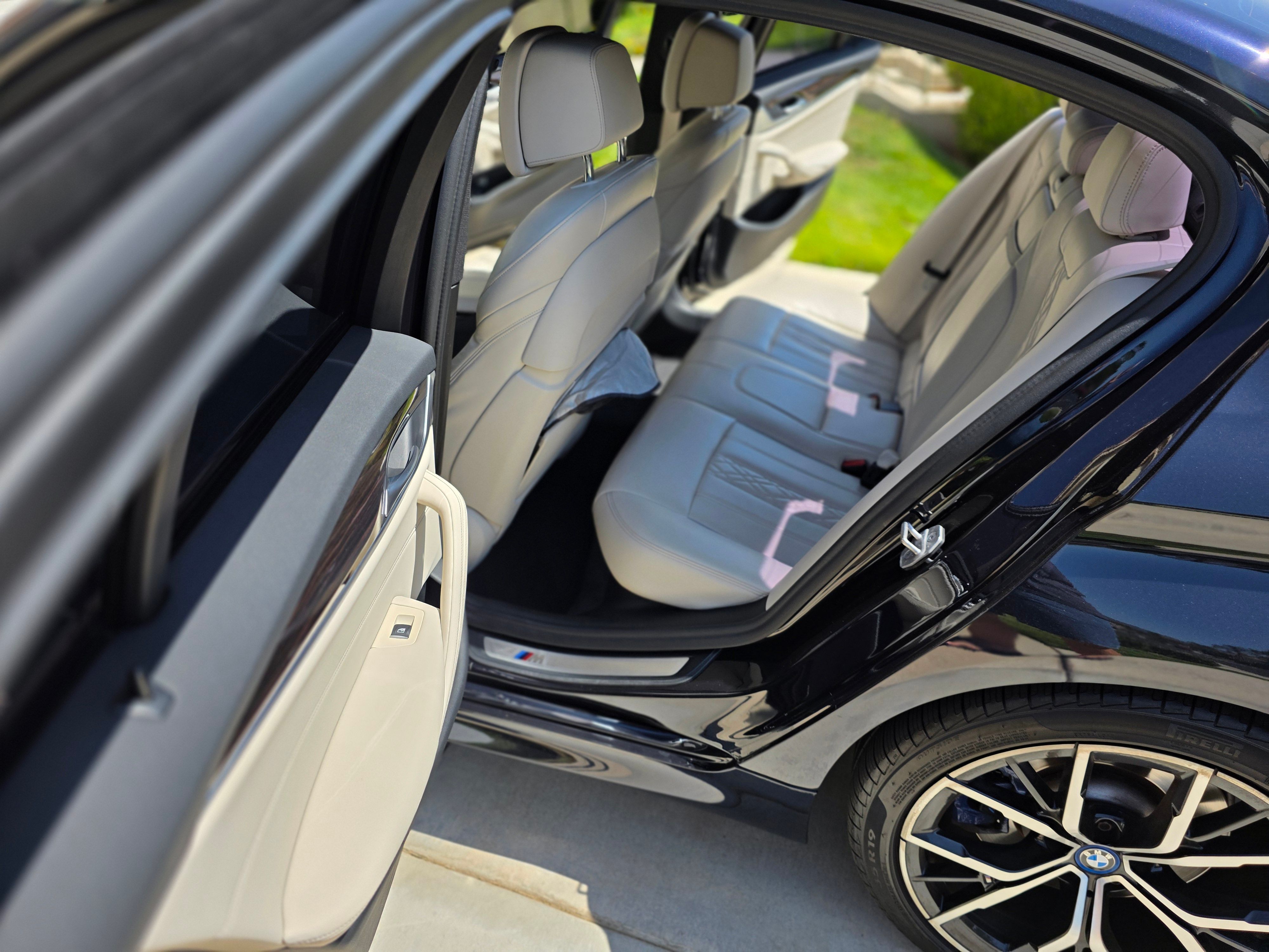 Used 2022 BMW 530e w/ M Sport Package RWD image 13