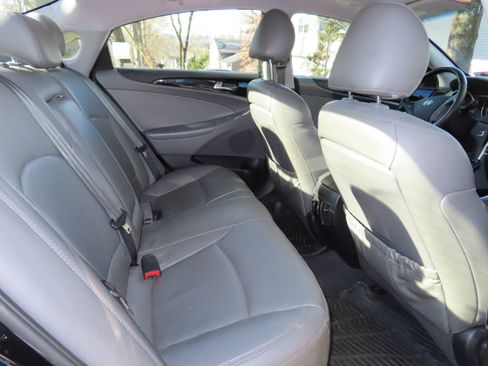 Used 2012 Hyundai Sonata Limited w/ Navigation Pkg image 14