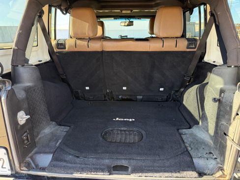 Used 2015 Jeep Wrangler Unlimited Rubicon w/ Connectivity Group image 14