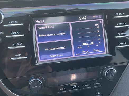 Used 2019 Toyota Camry SE w/ Carpet Mat Package image 18