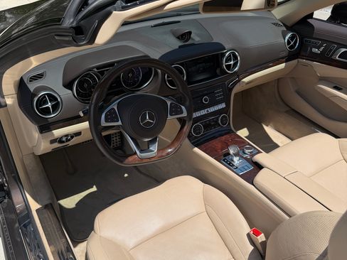 Used 2018 Mercedes-Benz SL 550 image 6