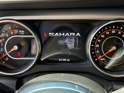 Used 2018 Jeep Wrangler Unlimited Sahara w/ Uconnect 4C Nav & Sound Group image 12